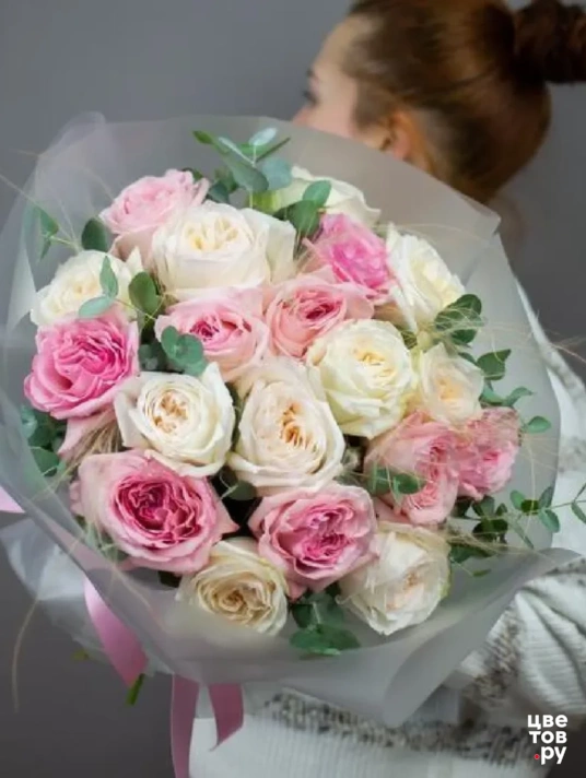 Букет ароматных пионовидыных роз